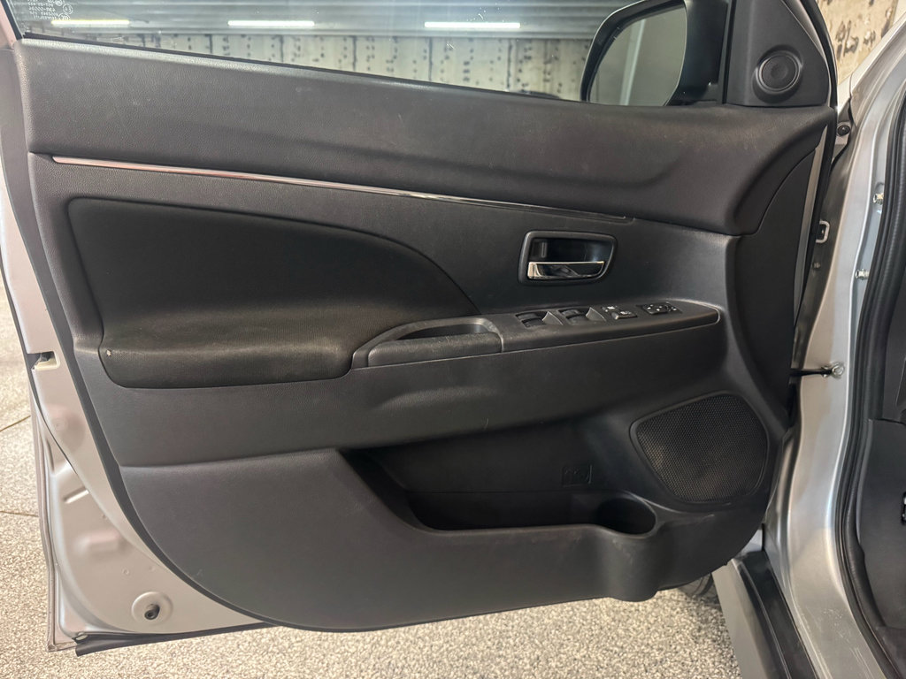 Used 2022 Mitsubishi Outlander Sport LE FWD image 15