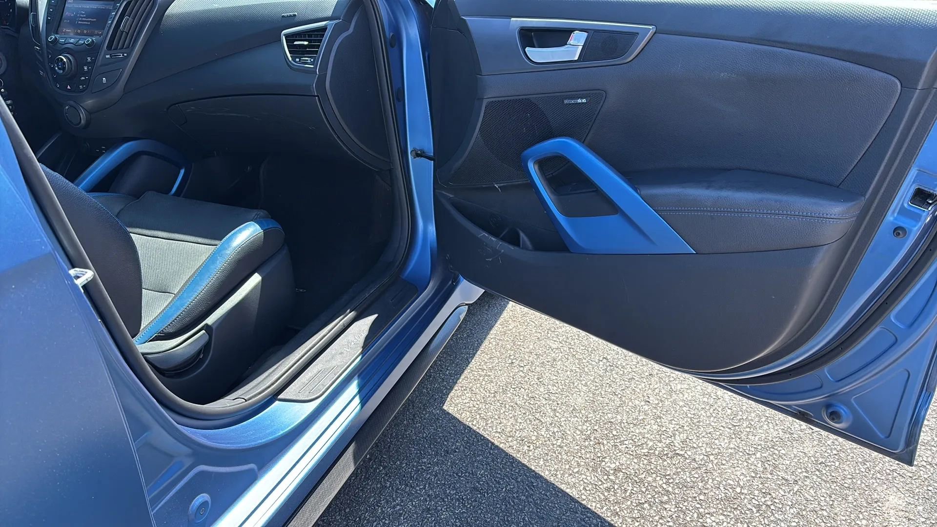 Used 2016 Hyundai Veloster Rally Edition FWD image 12