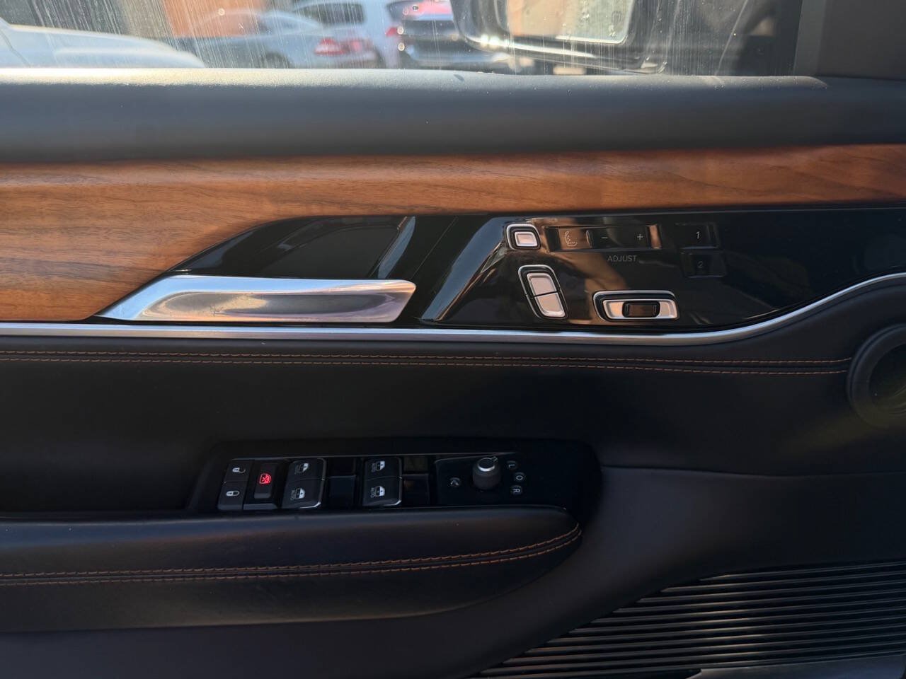 Used 2022 Jeep Grand Wagoneer Series III w/ Rear Seat Video Group 1 AWD/4WD image 12