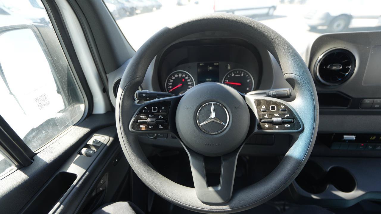 Used 2024 Mercedes-Benz Sprinter 2500 image 12