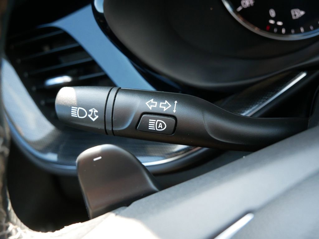 Used 2023 Buick Envision Essence w/ Technology Package I image 25