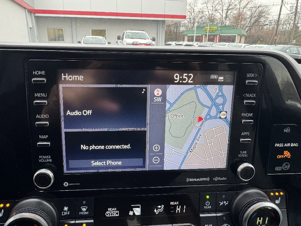 Used 2020 Toyota Highlander XLE image 18