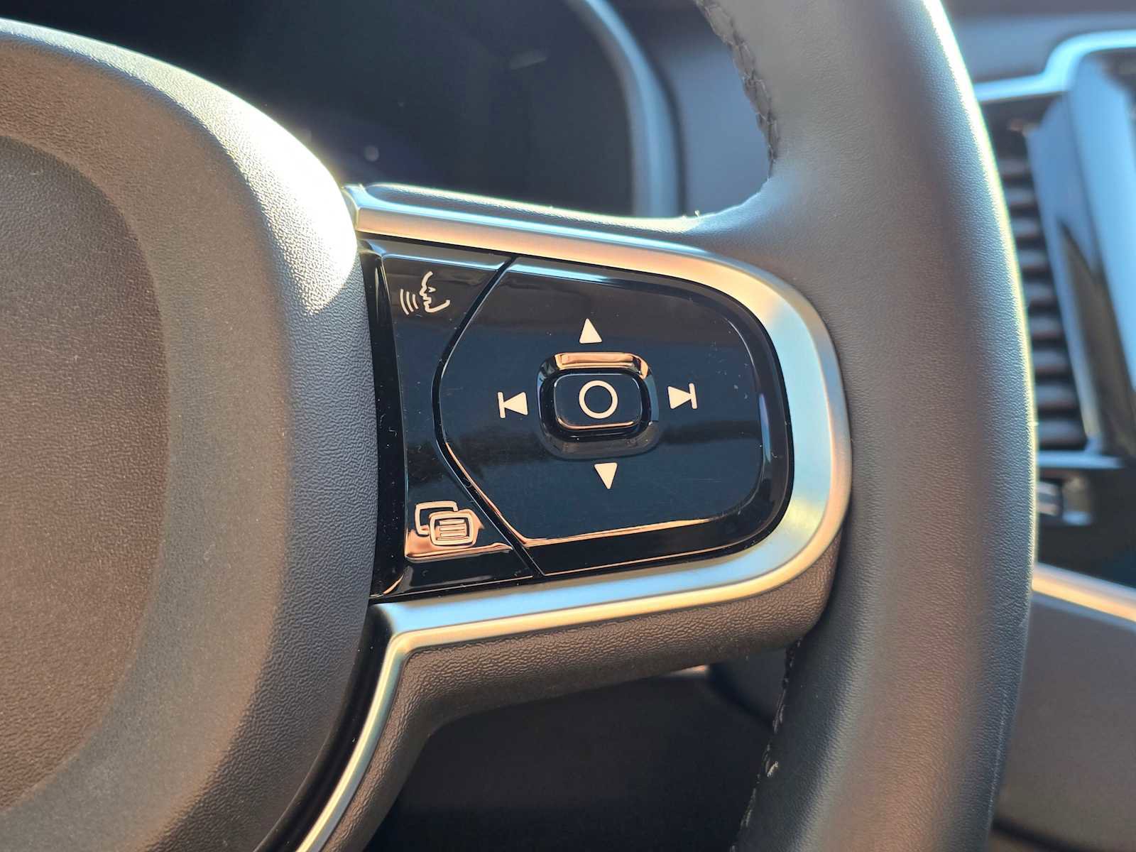 Certified 2024 Volvo XC90 T8 Ultimate w/ Lounge Package image 34