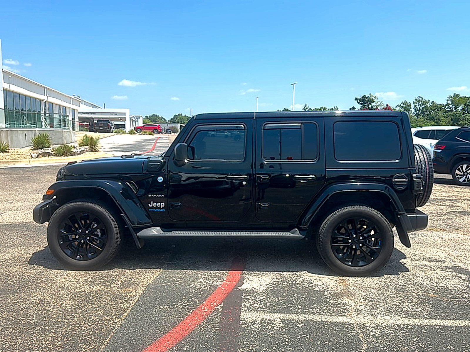 Used 2022 Jeep Wrangler Unlimited Sahara w/ Cold Weather Group AWD/4WD image 5