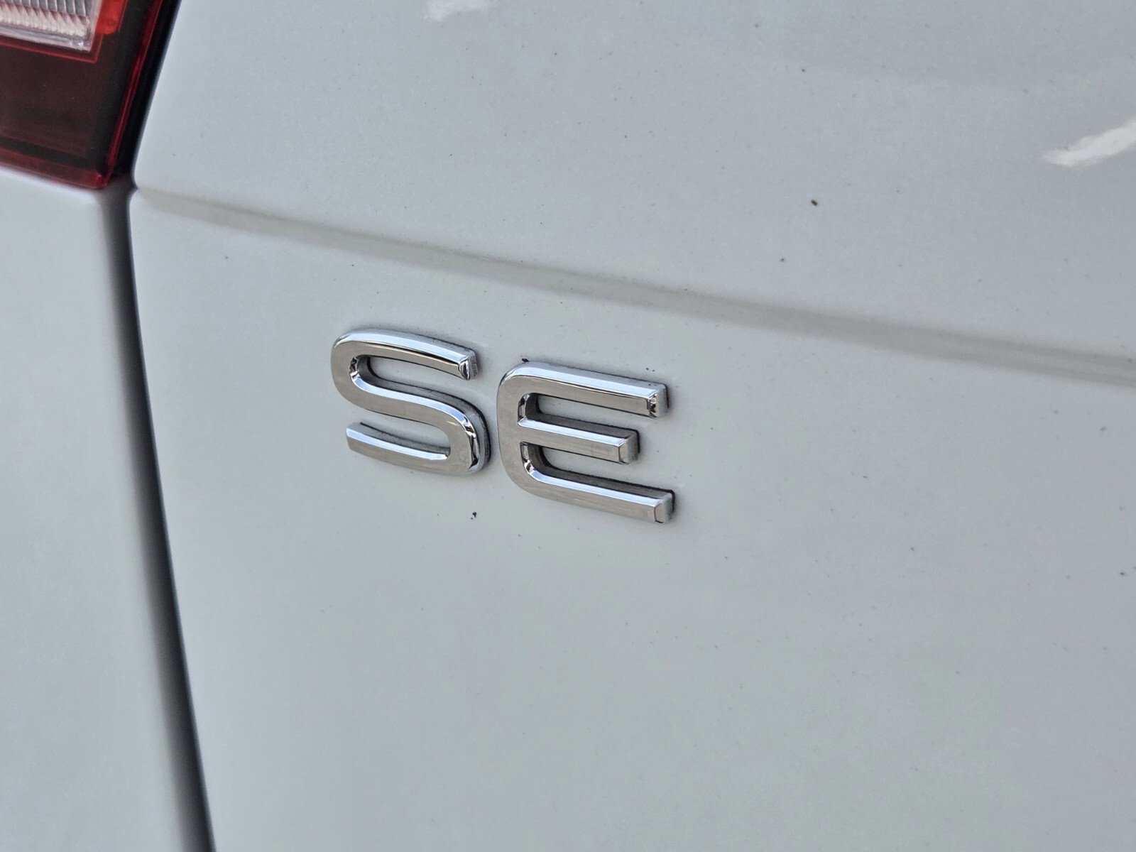 Used 2024 Volkswagen Tiguan SE R-Line FWD image 34