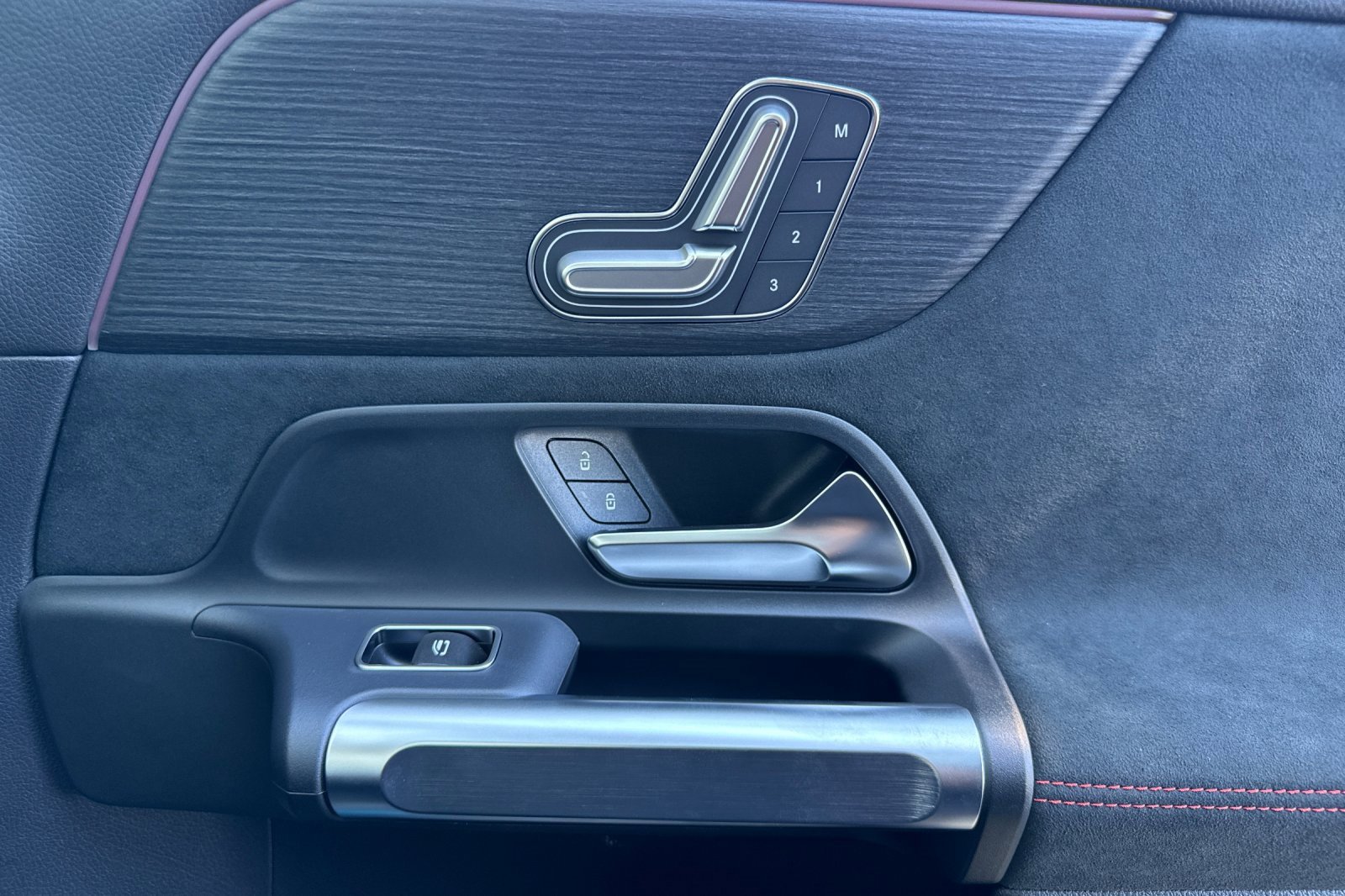 Used 2024 Mercedes-Benz EQB 300 4MATIC image 20