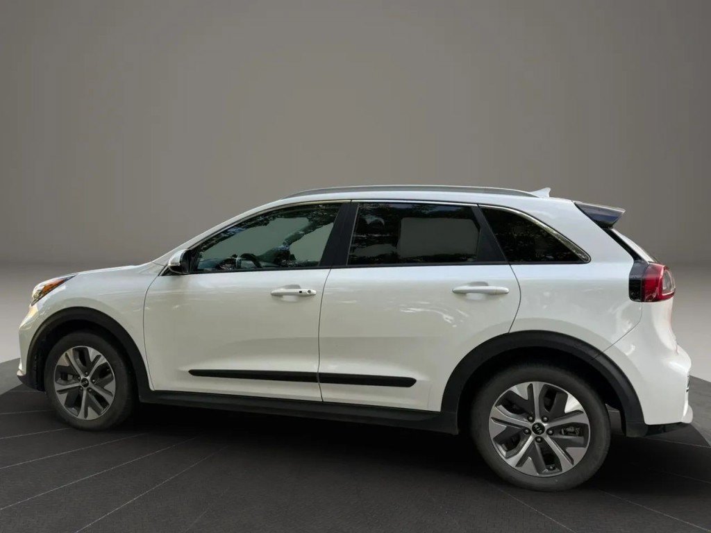 Used 2019 Kia Niro EX Premium w/ Cold Weather Package 1.0 FWD image 10