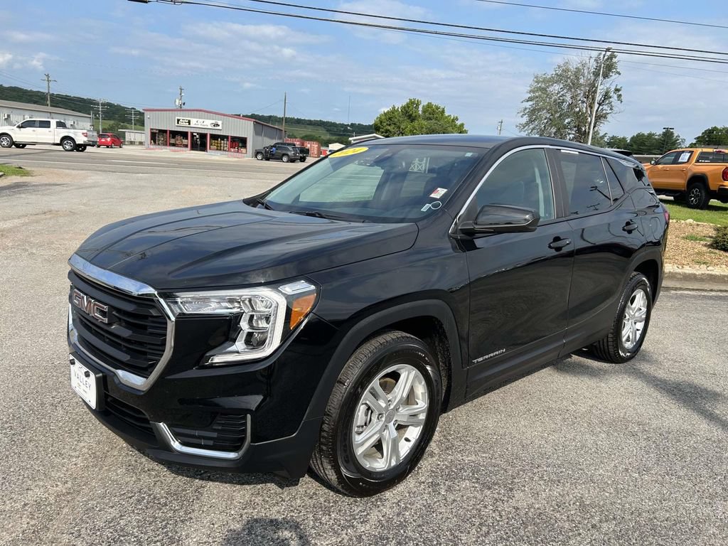 Used 2024 GMC Terrain SLE AWD/4WD image 8