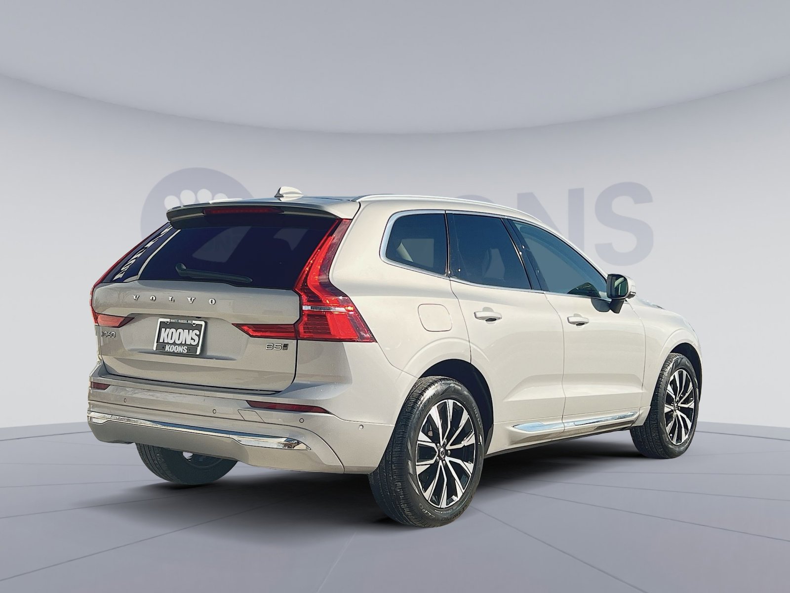Certified 2023 Volvo XC60 B5 Plus w/ Climate Package image 7