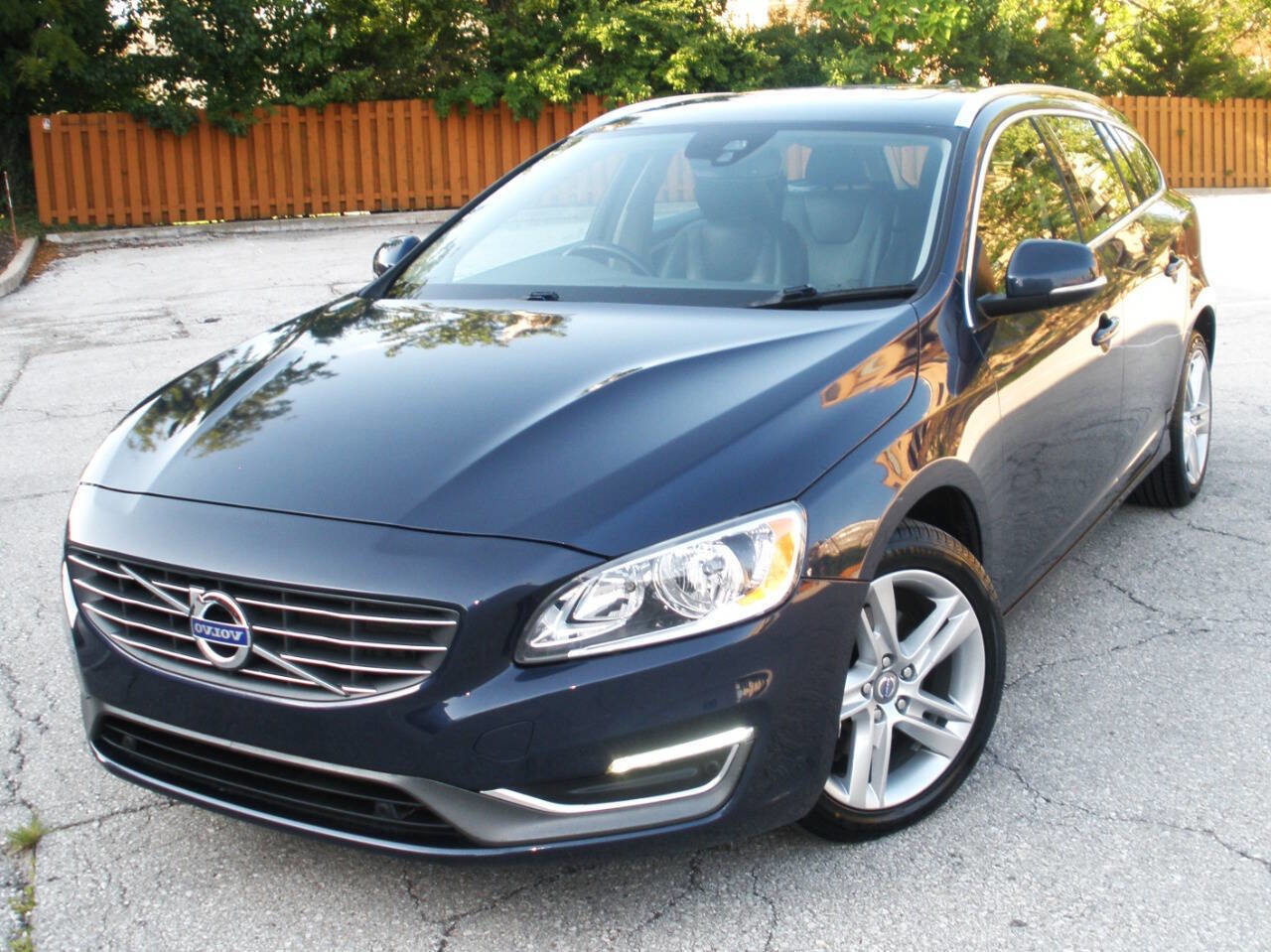 Used 2015 Volvo V60 T5 Premier image 1