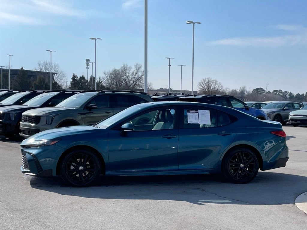 Used 2025 Toyota Camry SE image 4