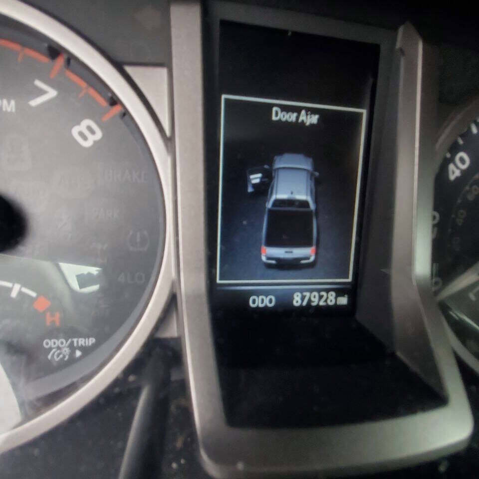 Used 2018 Toyota Tacoma SR5 image 20