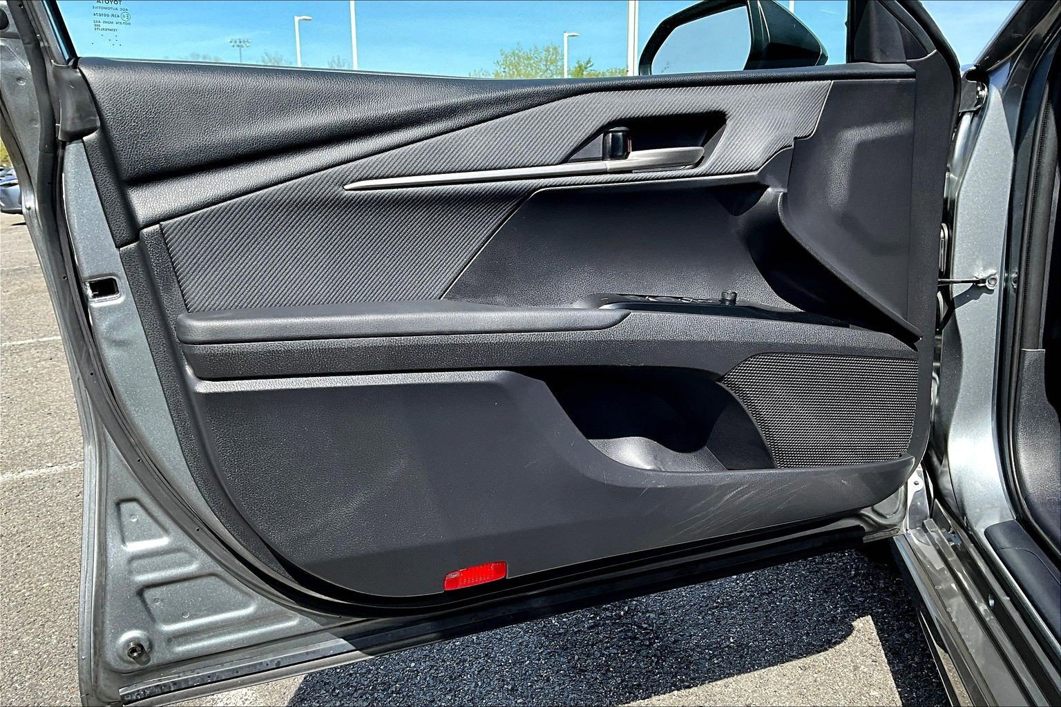 Used 2025 Toyota Camry SE image 21