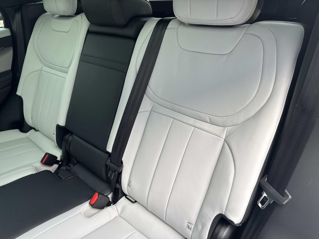 New 2026 Land Rover Range Rover Sport Dynamic SE AWD/4WD image 15