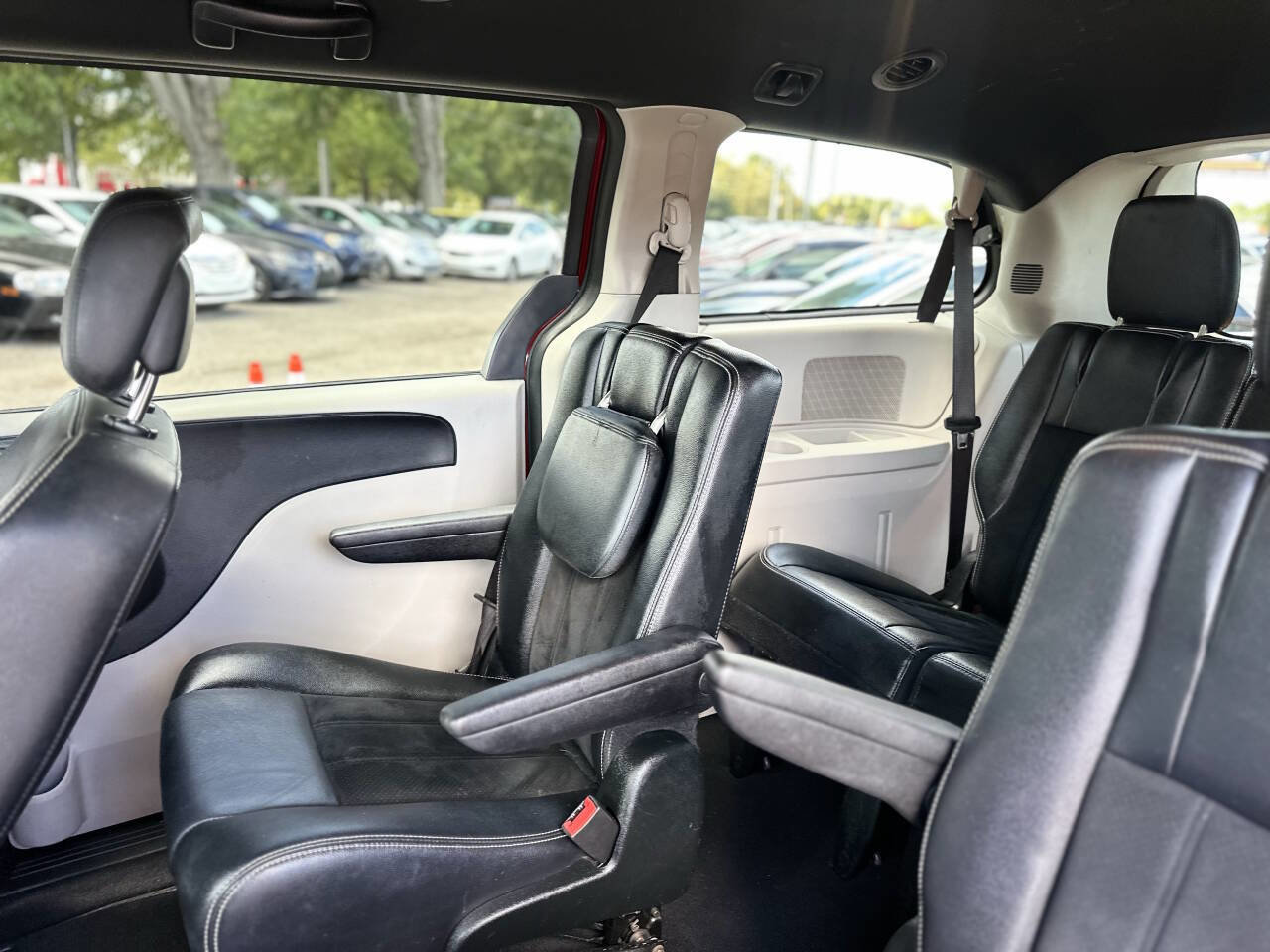 Used 2018 Dodge Grand Caravan SXT FWD image 21