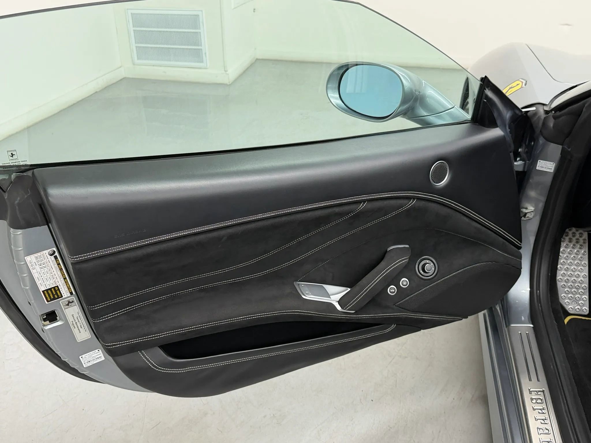 Used 2015 Ferrari California T RWD image 30