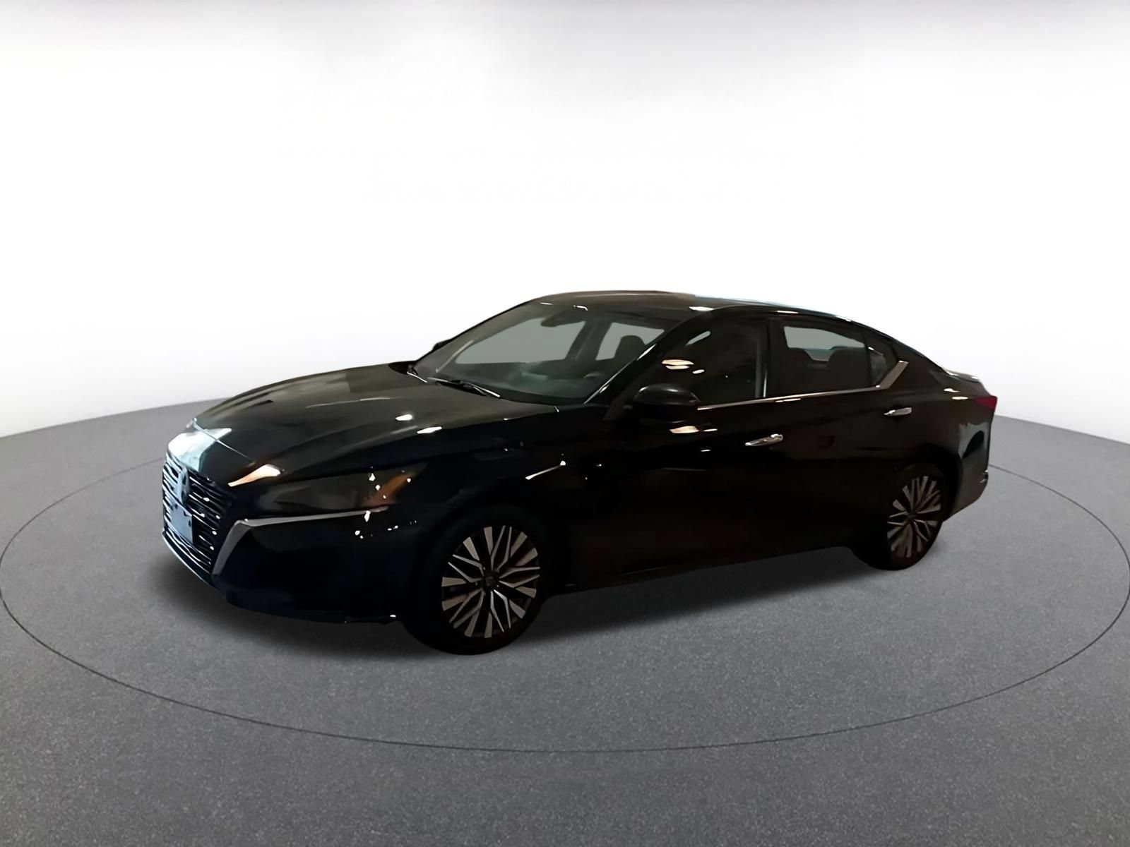 Used 2025 Nissan Altima 2.5 SV FWD image 7