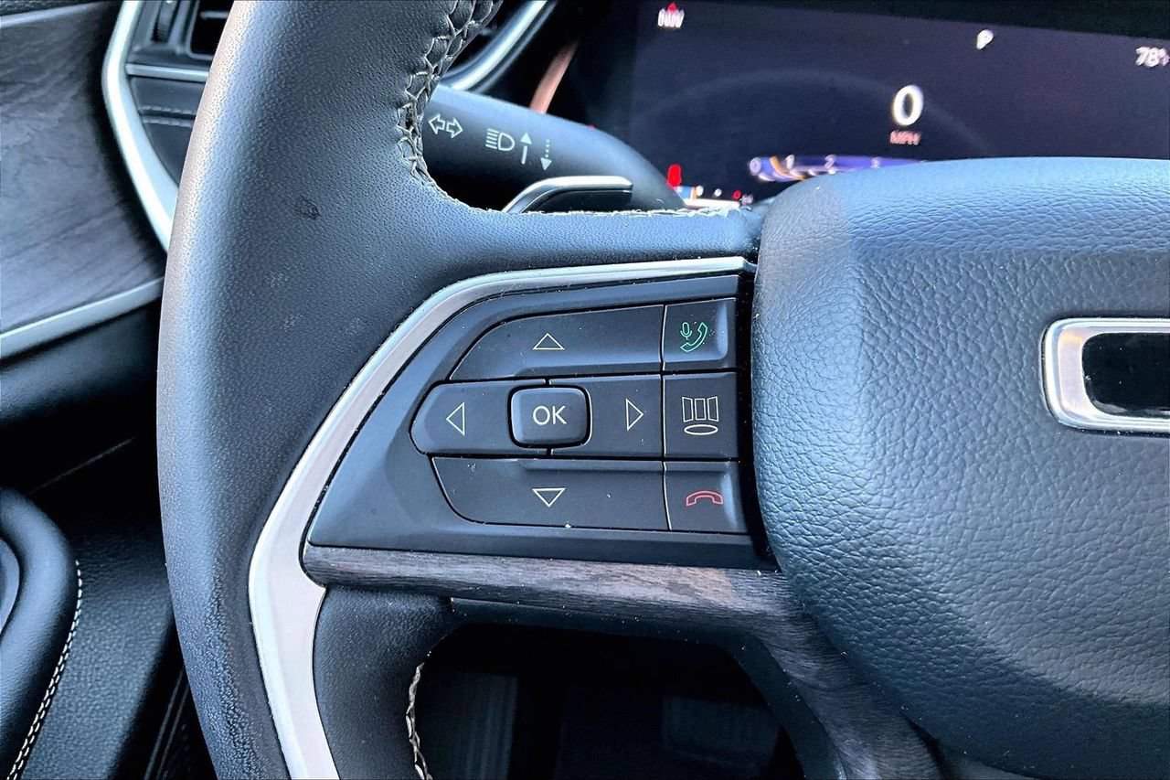Used 2023 Jeep Grand Cherokee Limited w/ Luxury Tech Group II AWD/4WD image 29