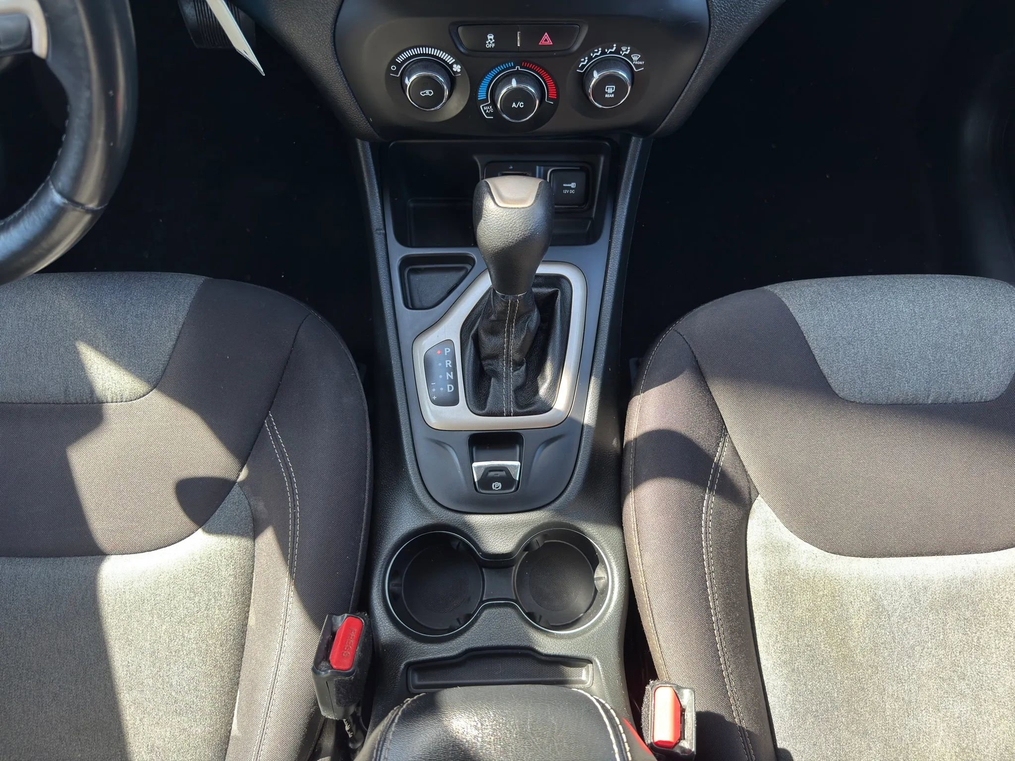 Used 2015 Jeep Cherokee Sport FWD image 23