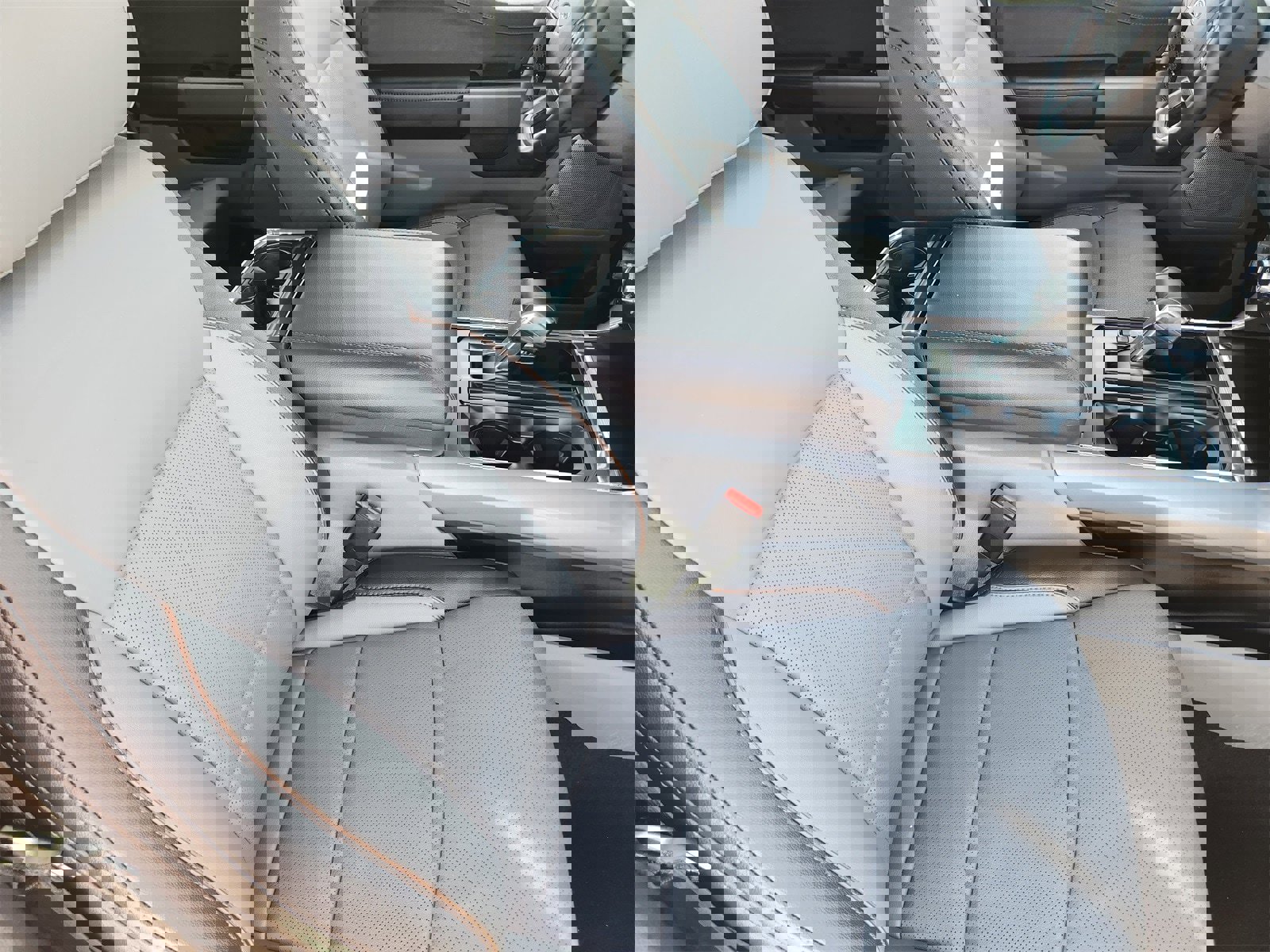 Used 2025 Ford F150 Lariat w/ Equipment Group 501A Mid image 23