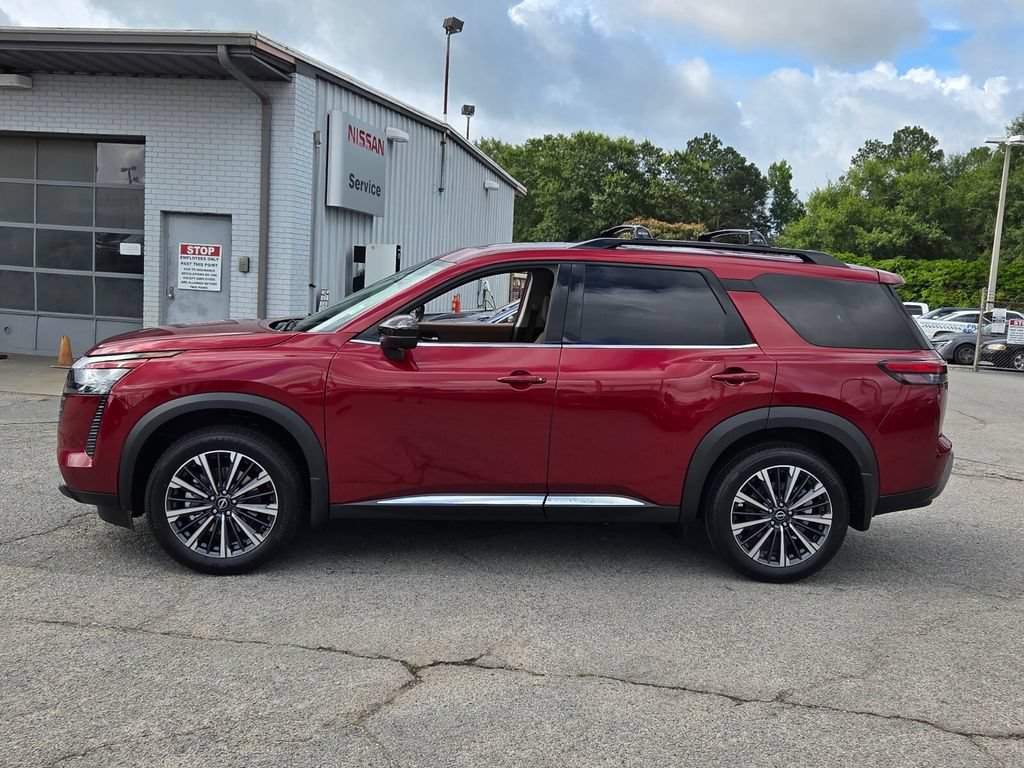 New 2026 Nissan Pathfinder Platinum FWD image 2