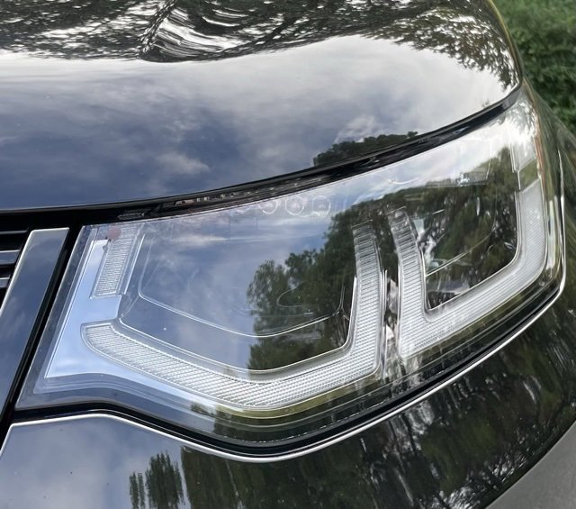 Used 2020 Land Rover Discovery Sport SE R-Dynamic image 12