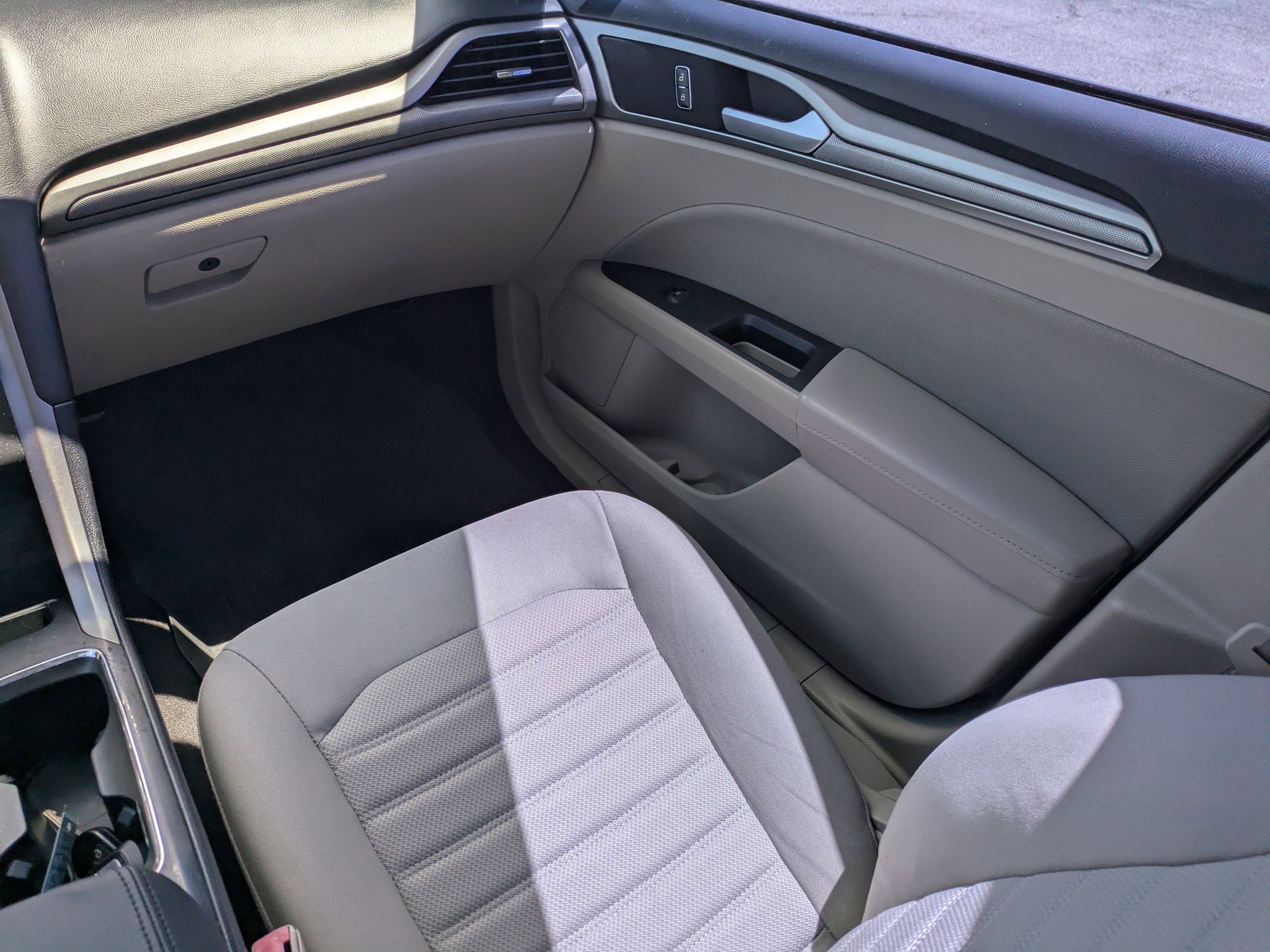 Certified 2020 Ford Fusion SE FWD image 20