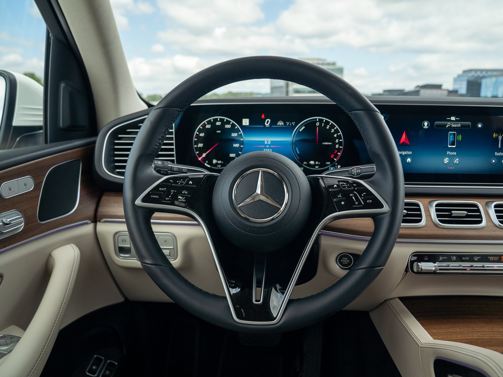 Certified 2025 Mercedes-Benz GLE 450e 4MATIC w/ Driver Assistance Package image 20