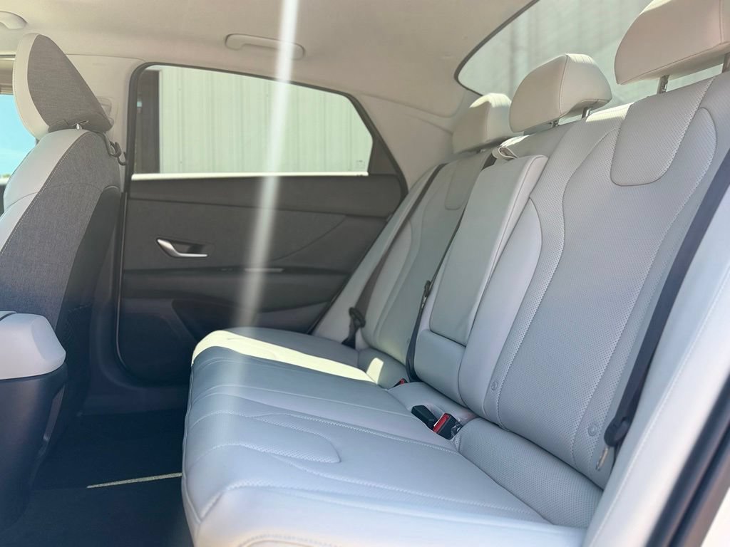 Used 2025 Hyundai Elantra Limited FWD image 21