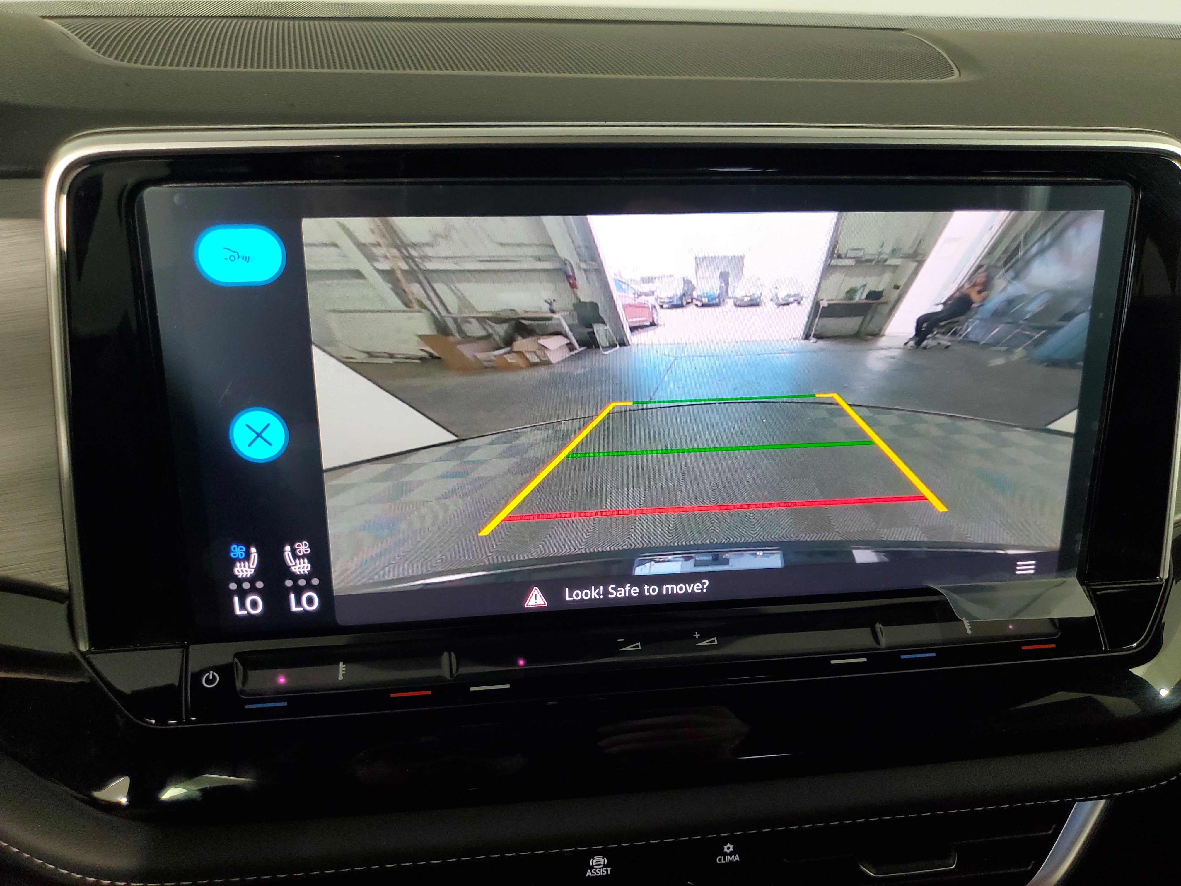 Used 2025 Volkswagen Atlas Cross Sport SE image 21