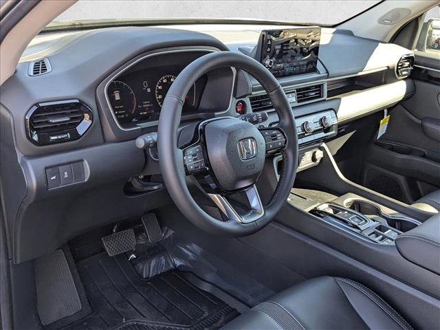 New 2025 Honda Pilot Touring image 3