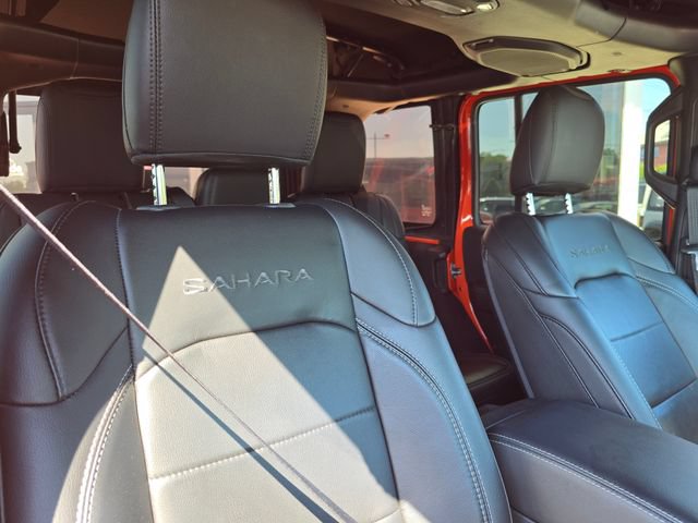 Used 2019 Jeep Wrangler Unlimited Sahara w/ Dual Top Group AWD/4WD image 40