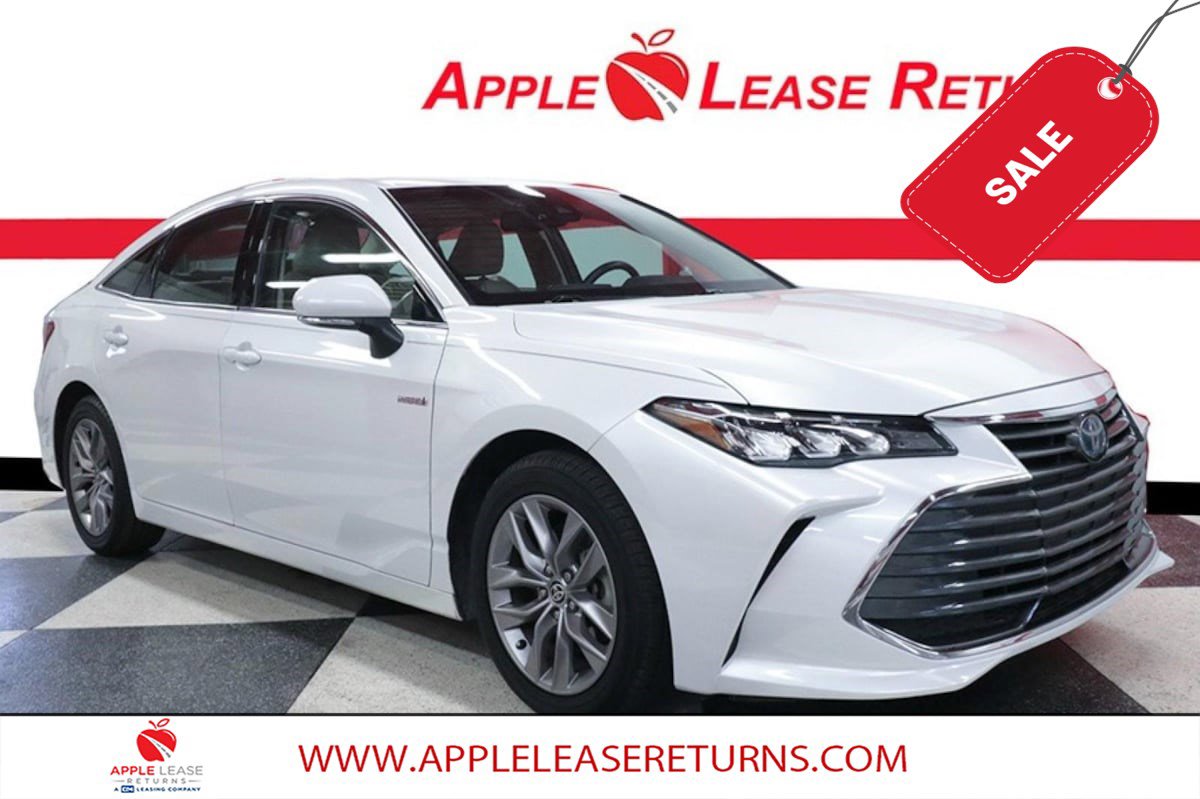 Used 2021 Toyota Avalon XLE w/ Moonroof Package image 1