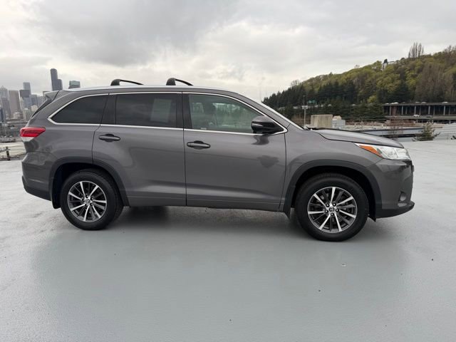 Certified 2017 Toyota Highlander XLE image 3