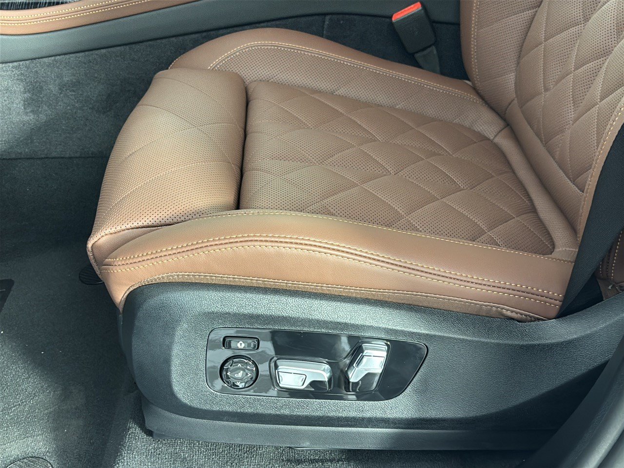 New 2027 BMW X7 xDrive40i w/ Executive Package AWD/4WD image 16