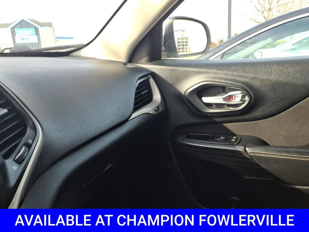 Used 2016 Jeep Cherokee Latitude w/ Cold Weather Group image 19