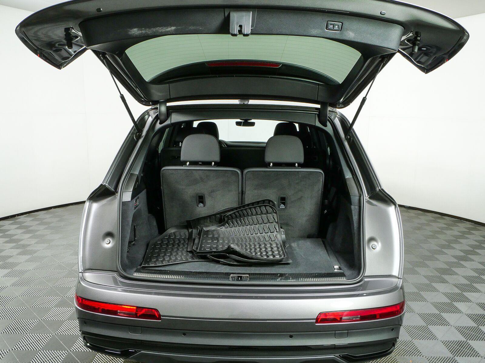 Used 2023 Audi Q7 2.0T Premium Plus w/ Premium Plus Package AWD/4WD image 32
