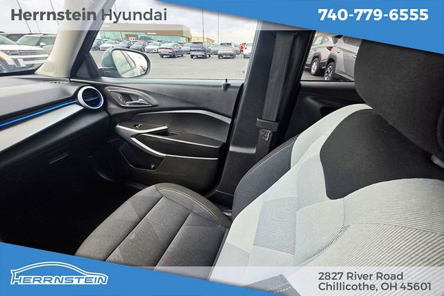 Used 2025 Chevrolet Trax LS w/ LS Convenience Package FWD image 11