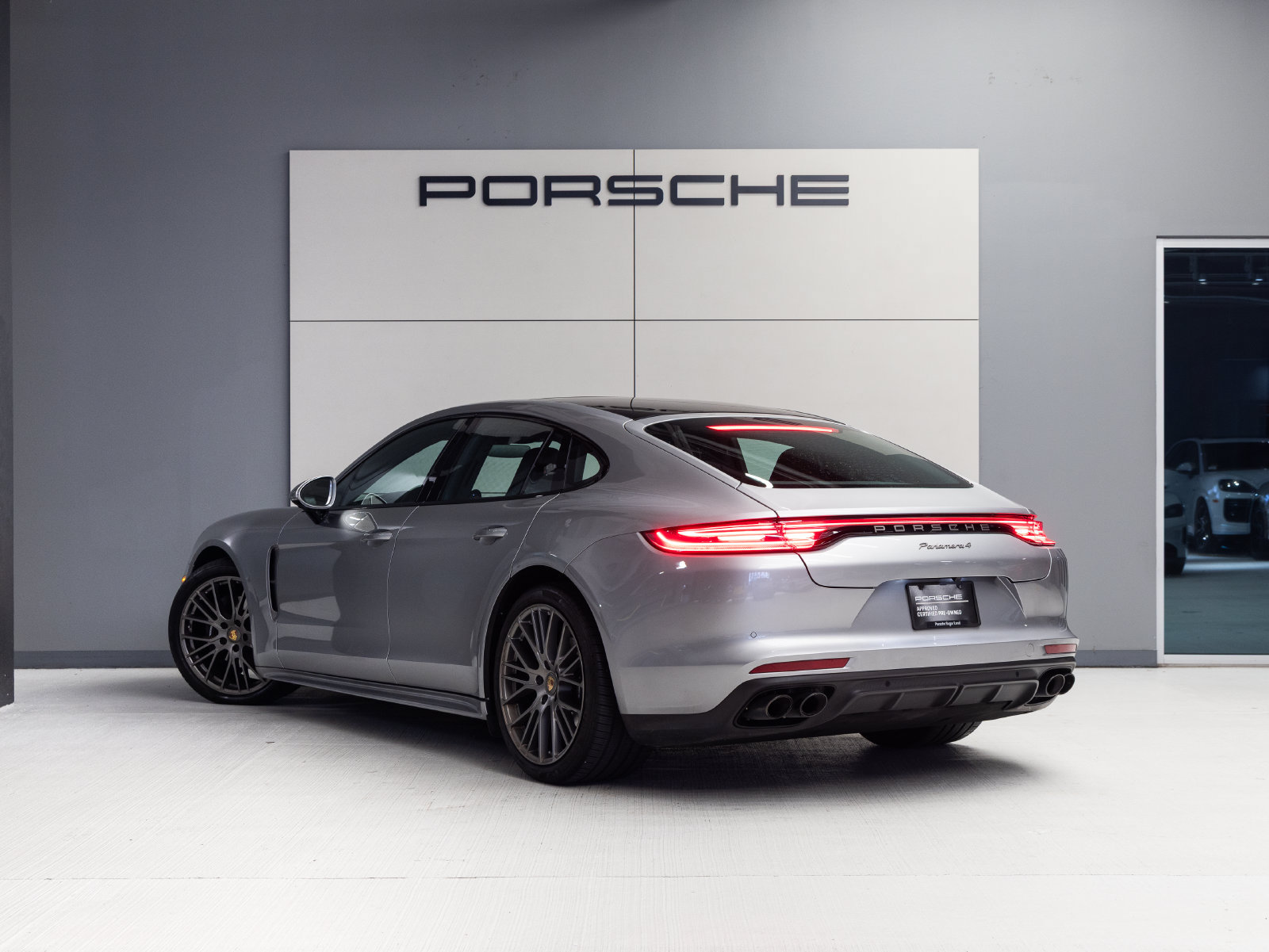 Certified 2023 Porsche Panamera 4 Platinum Edition AWD/4WD image 3