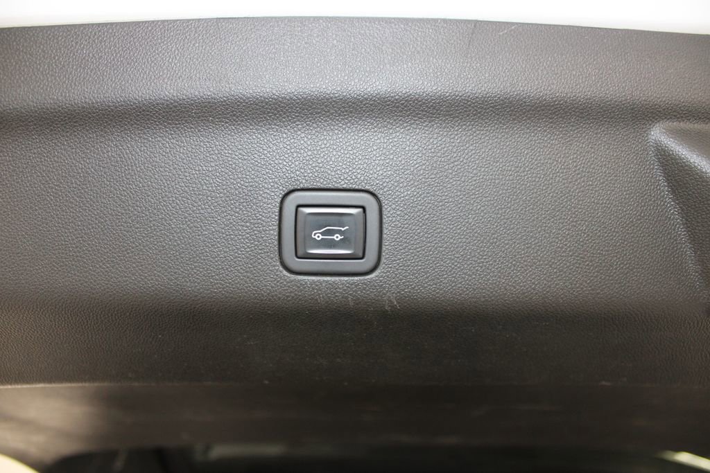 Used 2023 Chevrolet Suburban Premier image 23