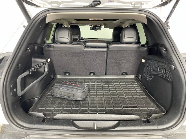 Used 2017 Jeep Cherokee Trailhawk AWD/4WD image 12