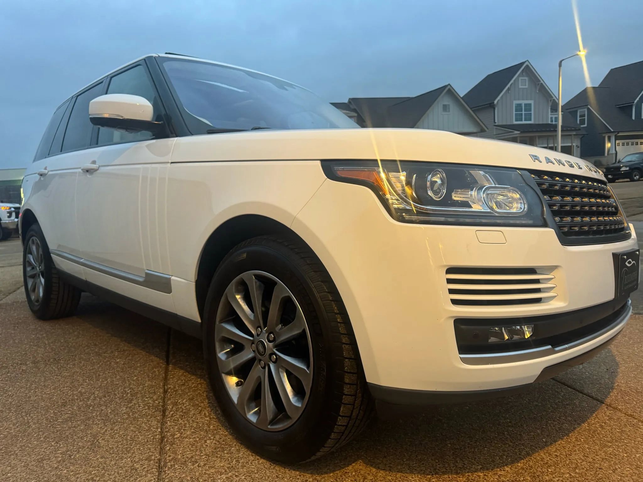 Used 2016 Land Rover Range Rover image 2