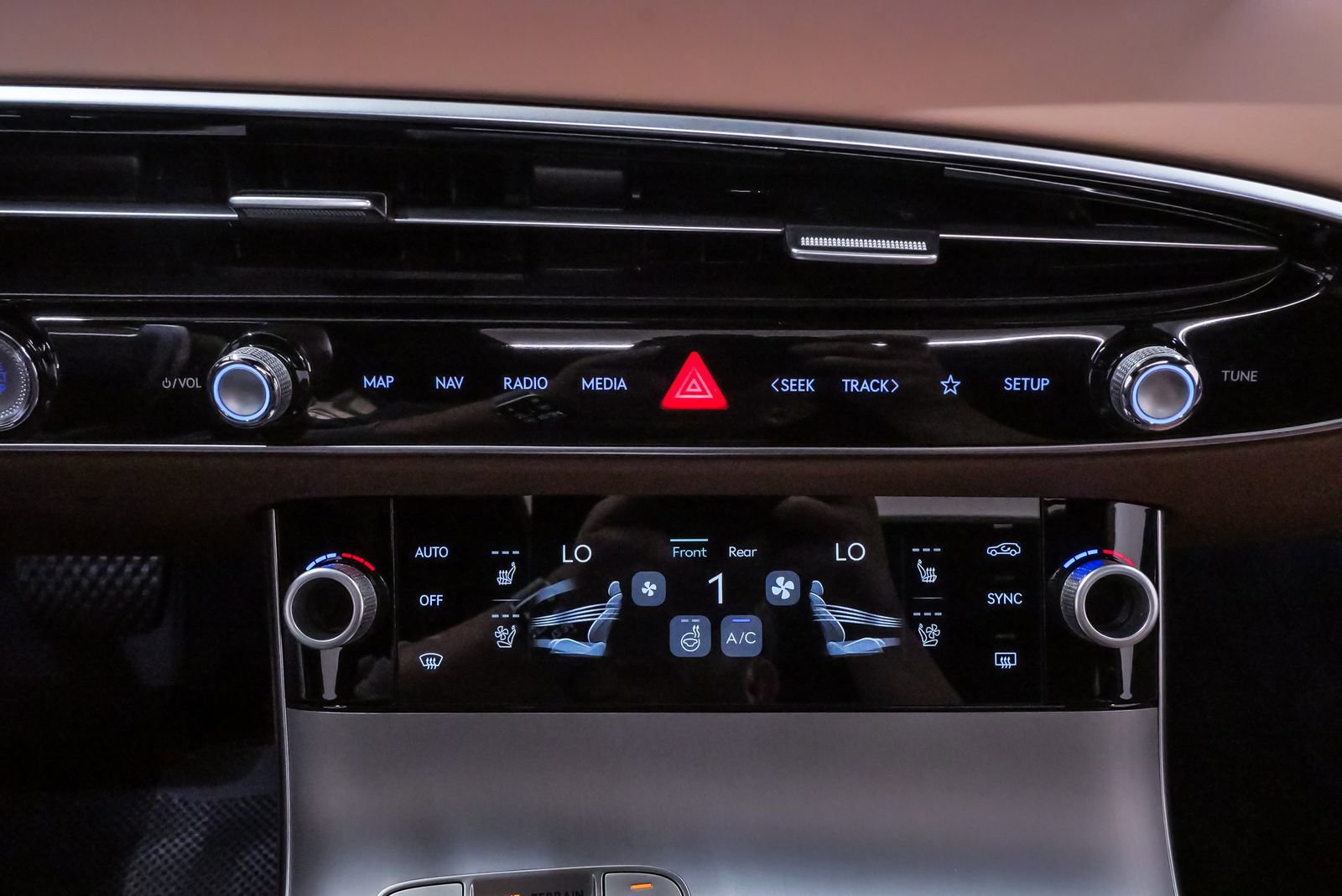 Certified 2026 Genesis GV70 2.5T Advanced image 17