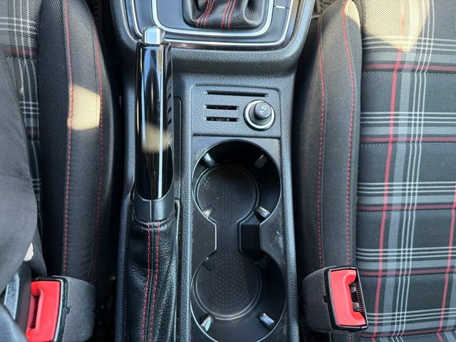 Used 2017 Volkswagen Golf 4-Door FWD image 27