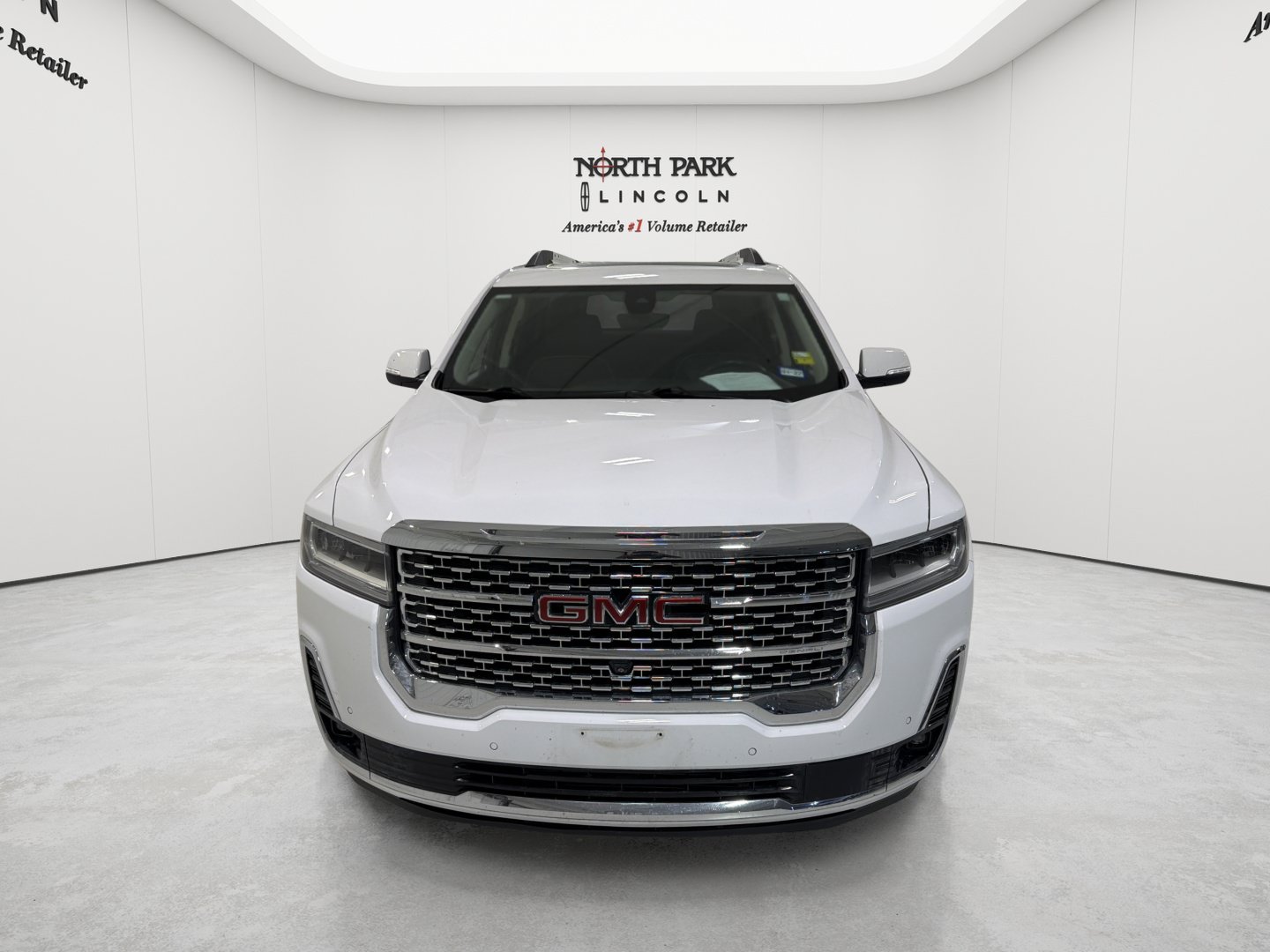 Used 2021 GMC Acadia Denali w/ Denali Technology Package FWD image 8
