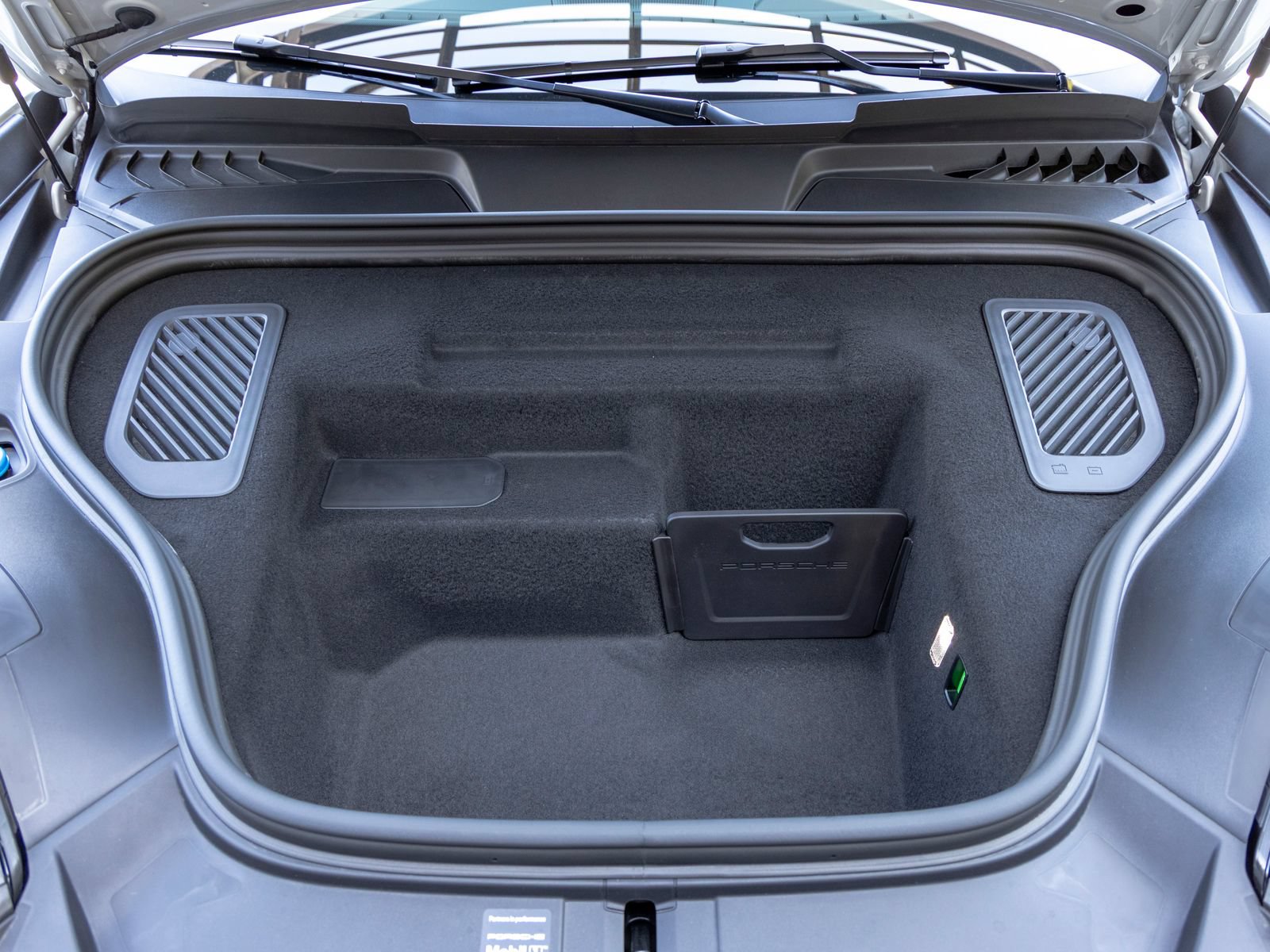 New 2025 Porsche Macan Turbo Electric AWD/4WD image 64