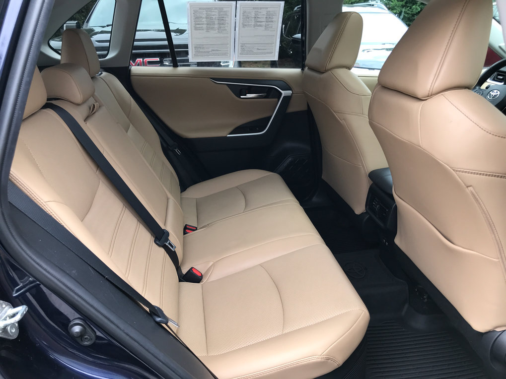 Used 2020 Toyota RAV4 Limited AWD/4WD image 31