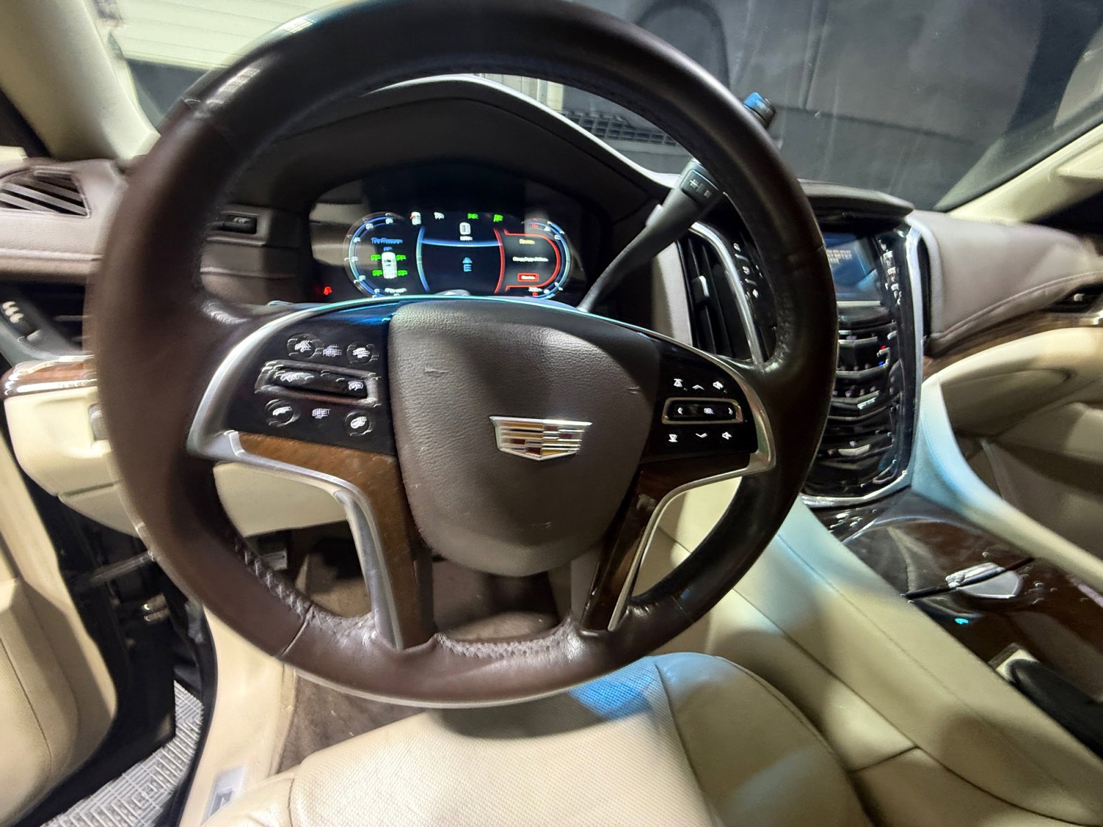 Used 2016 Cadillac Escalade Luxury AWD/4WD image 9