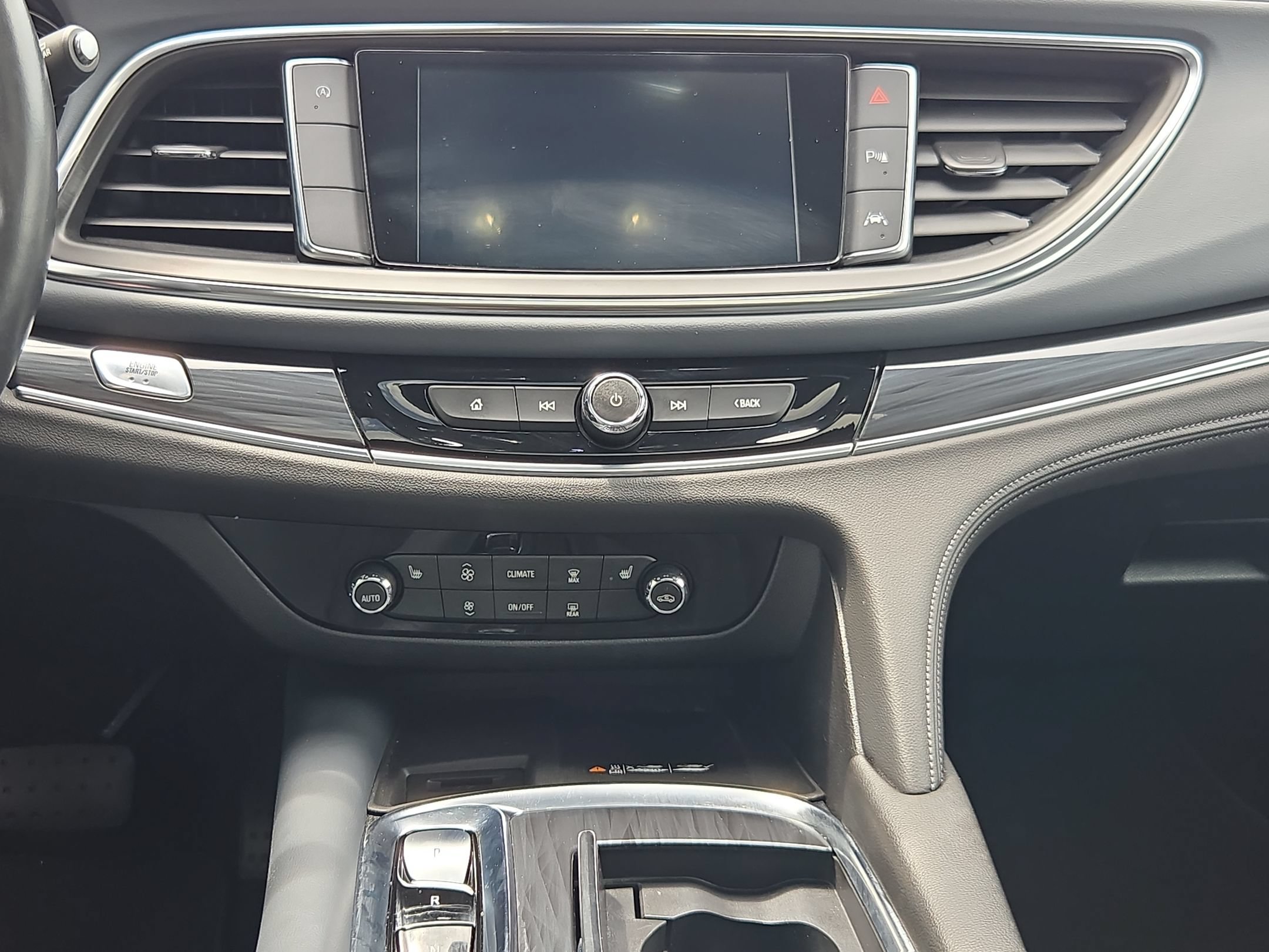 Used 2022 Buick Enclave Essence w/ Experience Buick Package FWD image 32