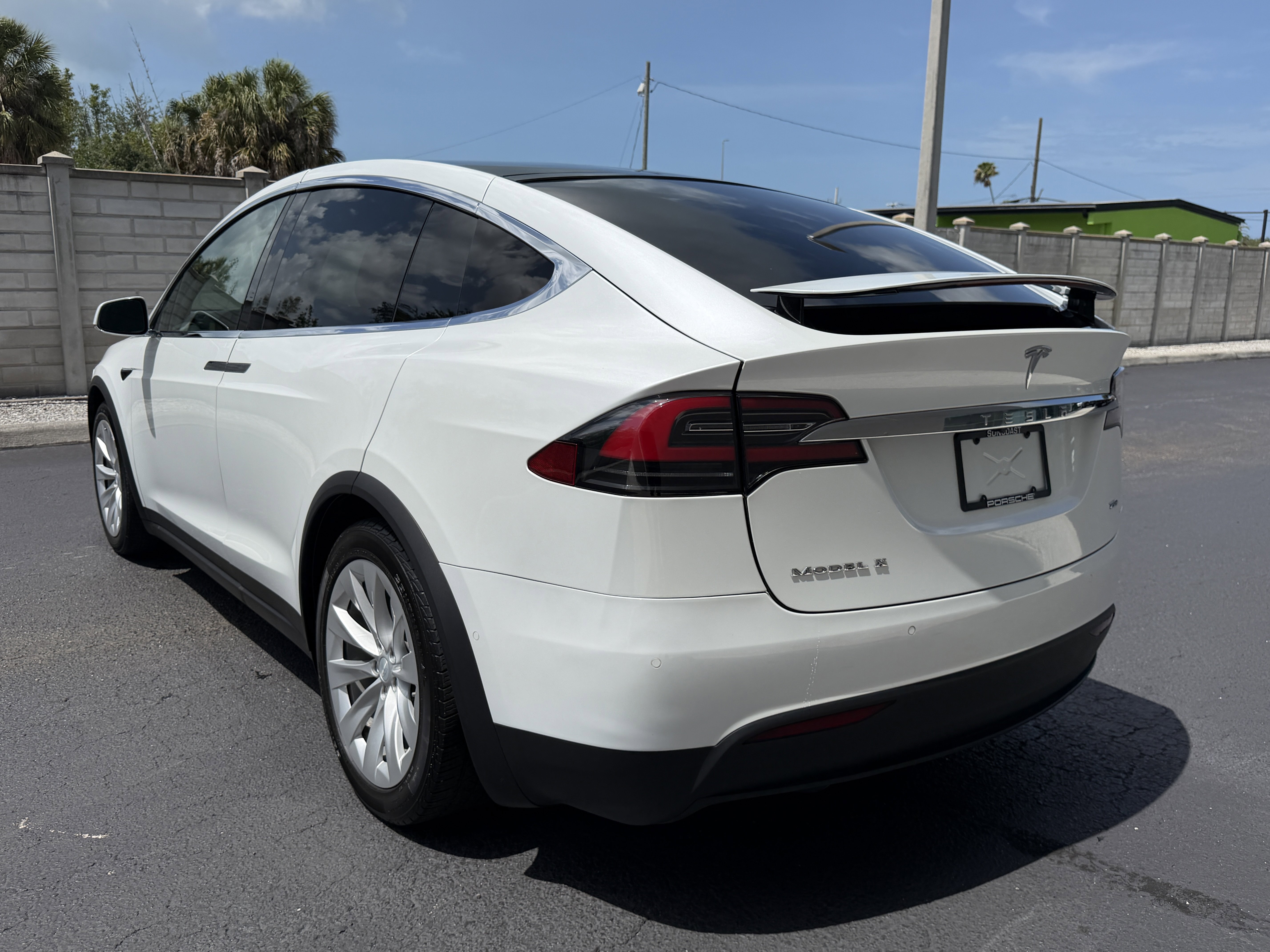 Used 2018 Tesla Model X 75D AWD/4WD image 3
